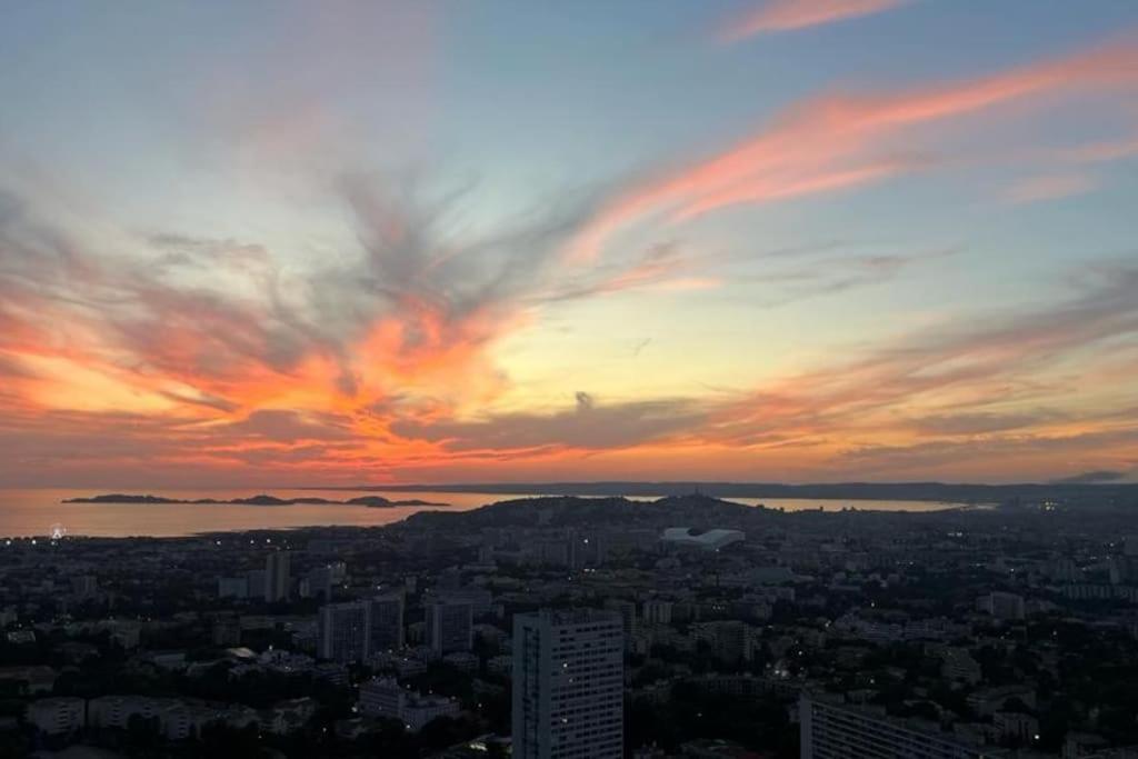 Superbe Appartement 2 Chambres Avec Vue Sur La Mer Et La Montagne Marsilia Exterior foto